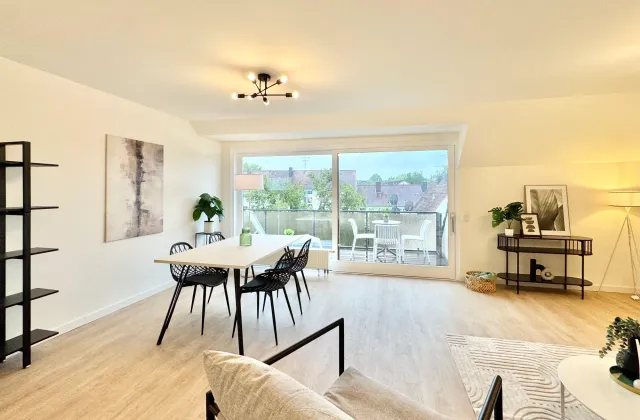 Sofort einziehen: frisch sanierte 4-Zimmer-Maisonette mit zwei Bädern, zwei Balkonen und Stellplatz